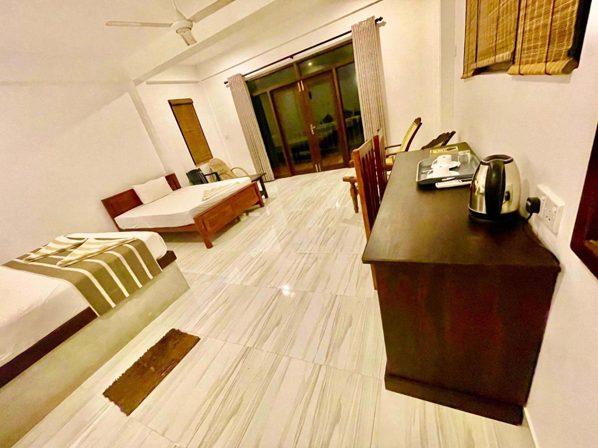 Ashansa Lagoon Resort แทนกาลเล ภายนอก รูปภาพ